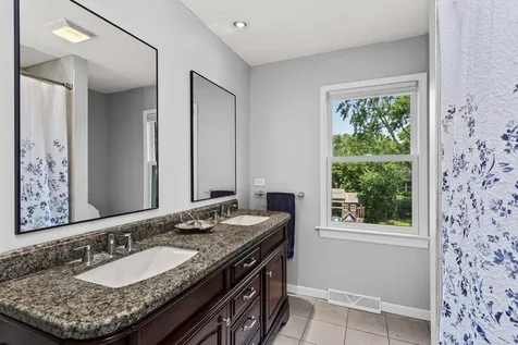 3850 Dauphine Avenue Northbrook IL 60062