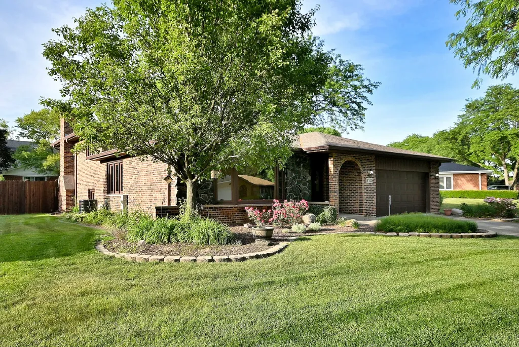 3100 Grandview Place Darien IL 60561