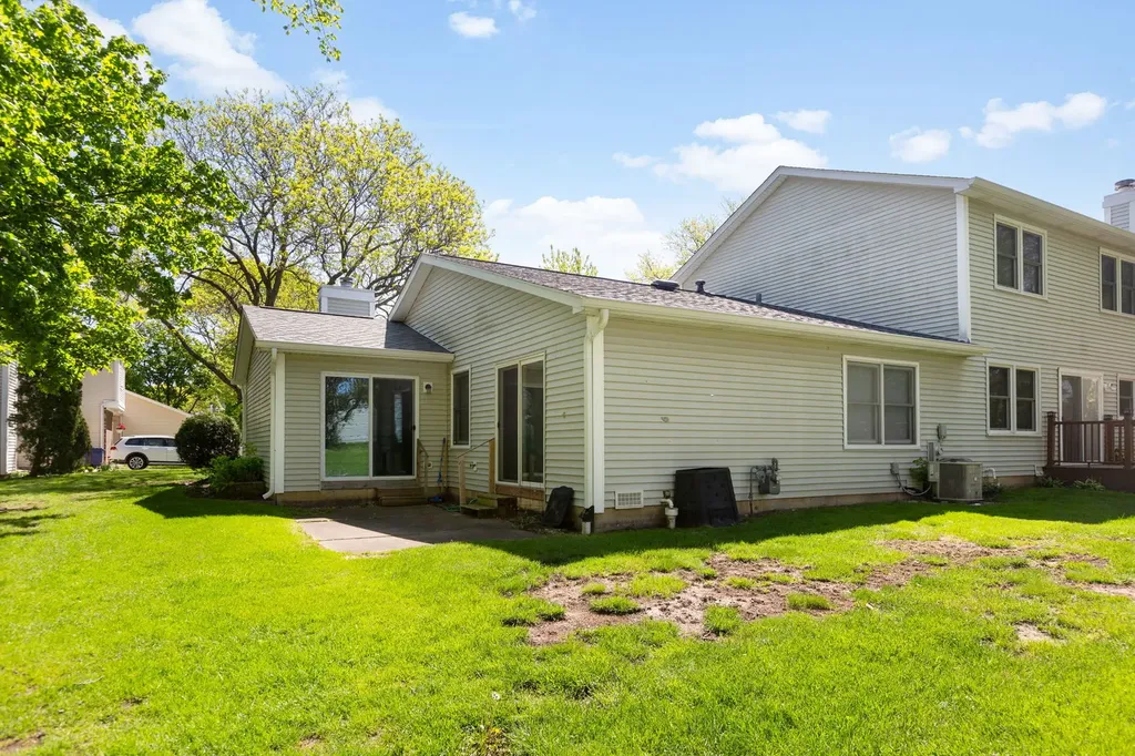 1022 Colony Lake Drive Schaumburg IL 60194