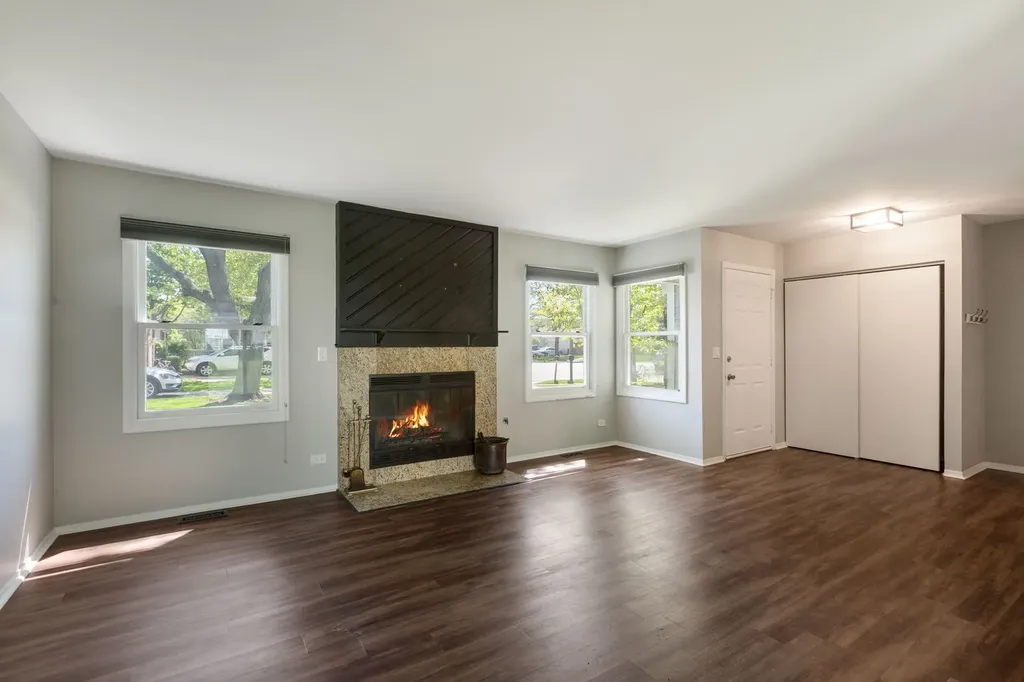 1022 Colony Lake Drive Schaumburg IL 60194