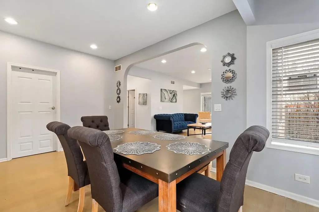 520 North Veterans Parkway Addison IL 60101