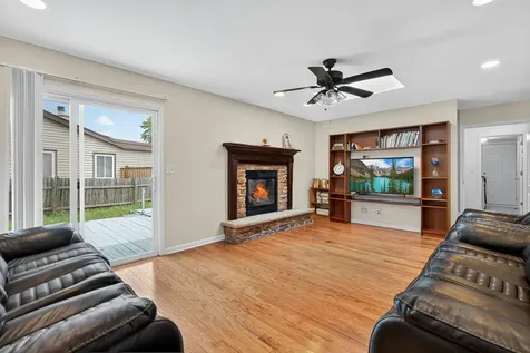 854 Plains Court Carol Stream IL 60188