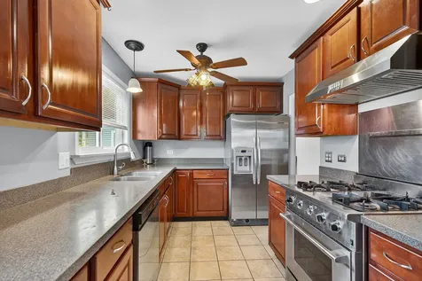 854 Plains Court Carol Stream IL 60188