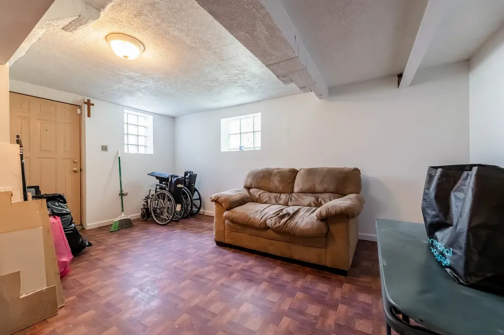 7922 South Ellis Avenue Chicago IL 60619