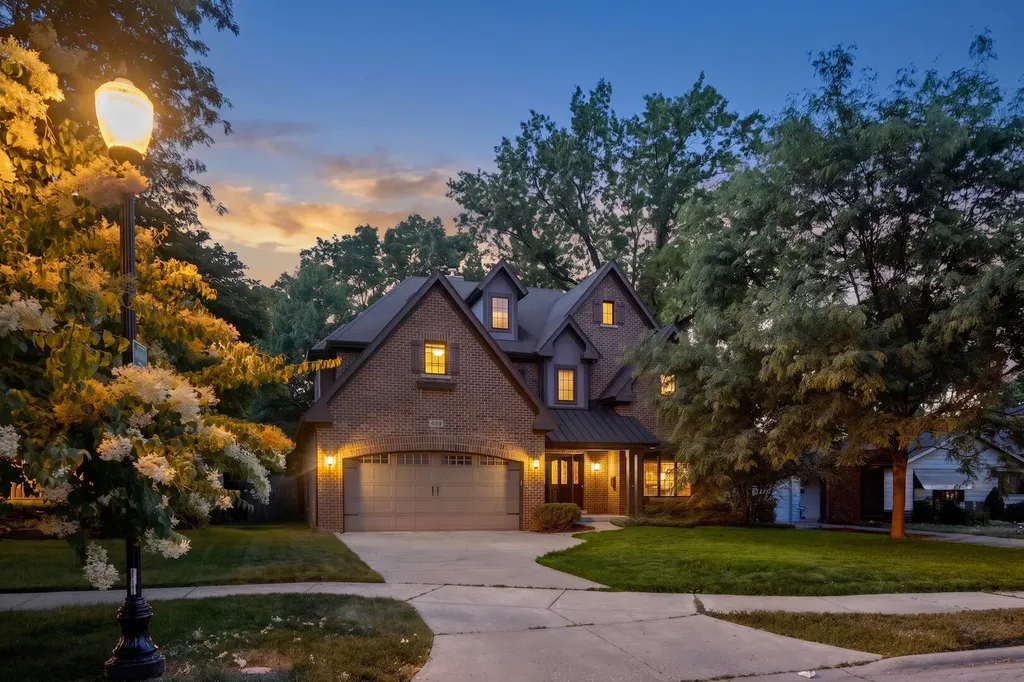 639 North Wright Street Naperville IL 60563
