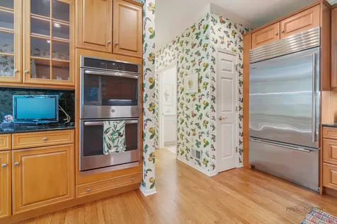 2148 Royal Ridge Drive Northbrook IL 60062