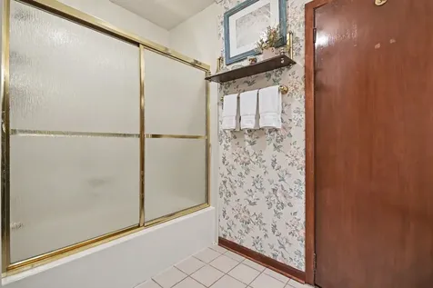 6433 West 82nd Street Burbank IL 60459