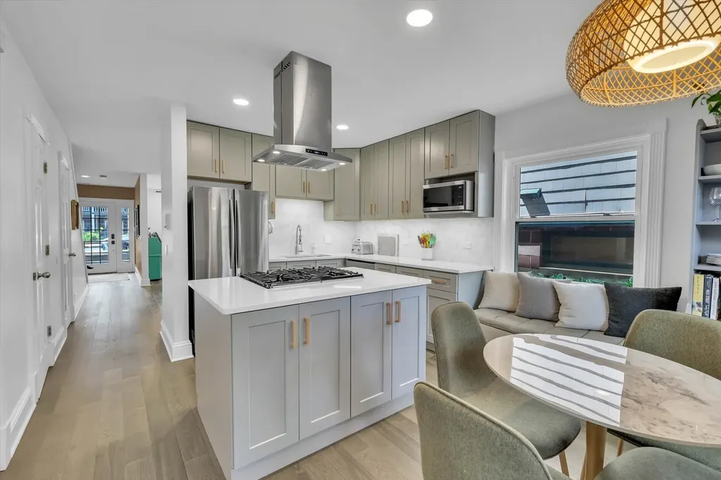 4701 South Woodlawn Avenue Chicago IL 60615