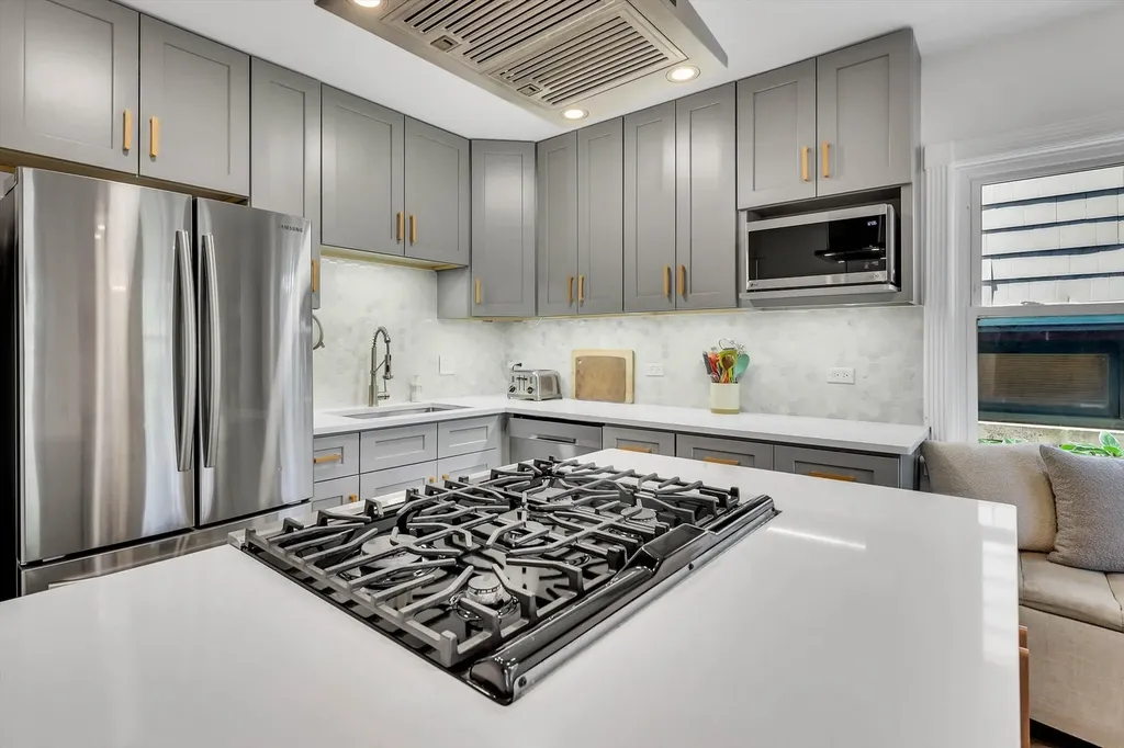 4701 South Woodlawn Avenue Chicago IL 60615