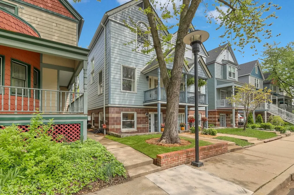 4701 South Woodlawn Avenue Chicago IL 60615