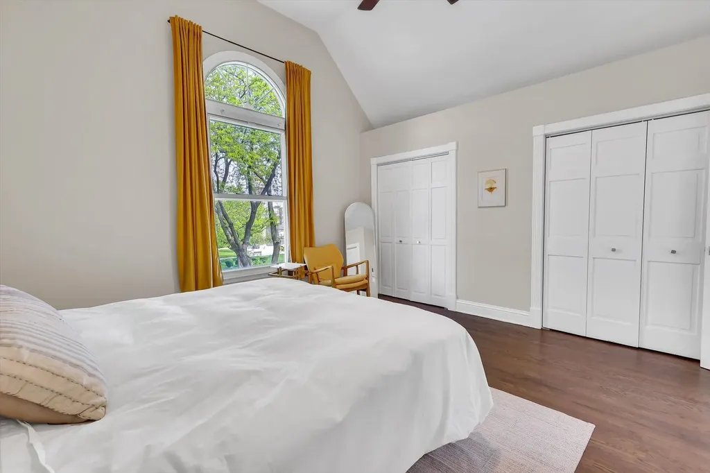 4701 South Woodlawn Avenue Chicago IL 60615
