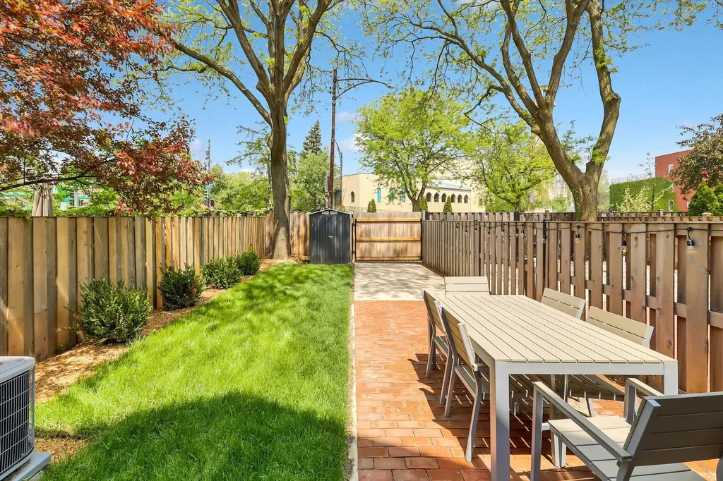 4701 South Woodlawn Avenue Chicago IL 60615