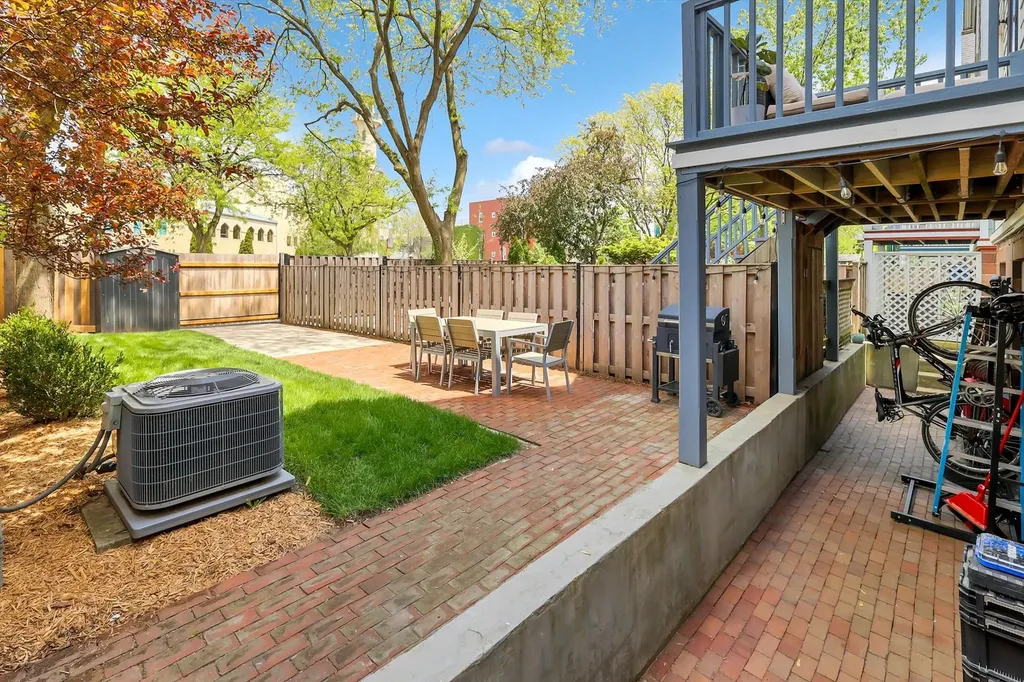 4701 South Woodlawn Avenue Chicago IL 60615