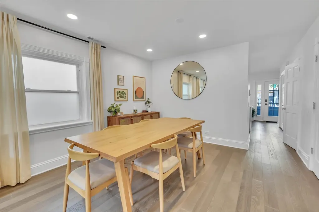 4701 South Woodlawn Avenue Chicago IL 60615