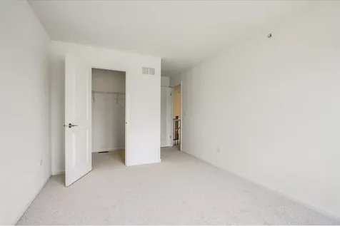 104 Sterling Drive Lincolnshire IL 60069