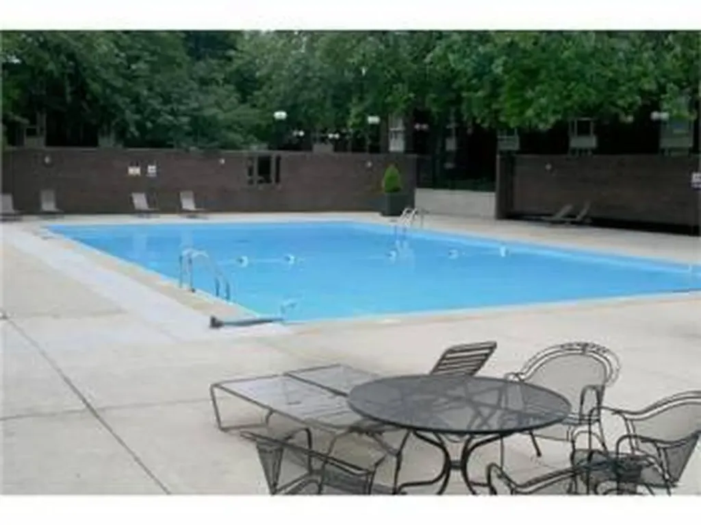 2605 South Indiana Avenue Chicago IL 60616
