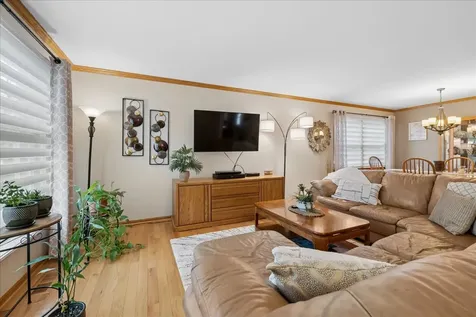 569 Rose Lane Bartlett IL 60103