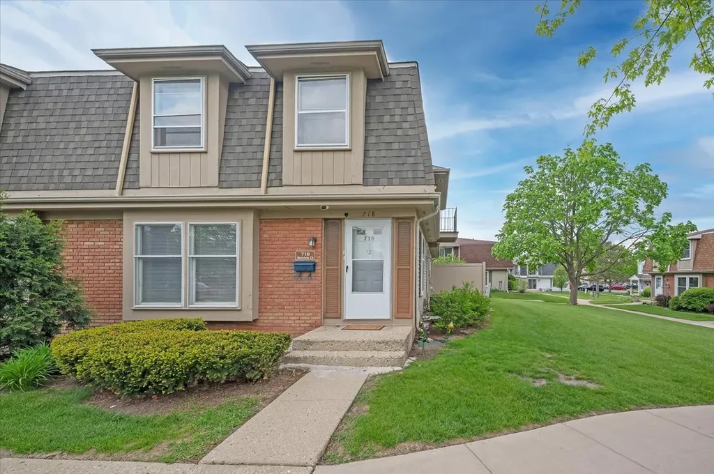 718 Newton Court Schaumburg IL 60193