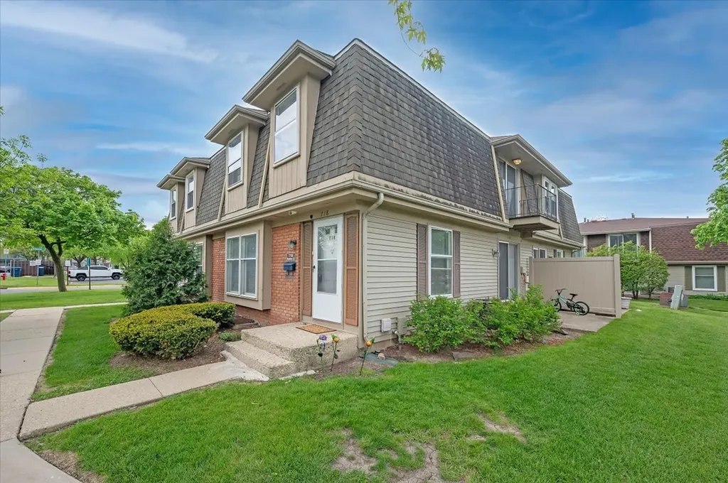 718 Newton Court Schaumburg IL 60193
