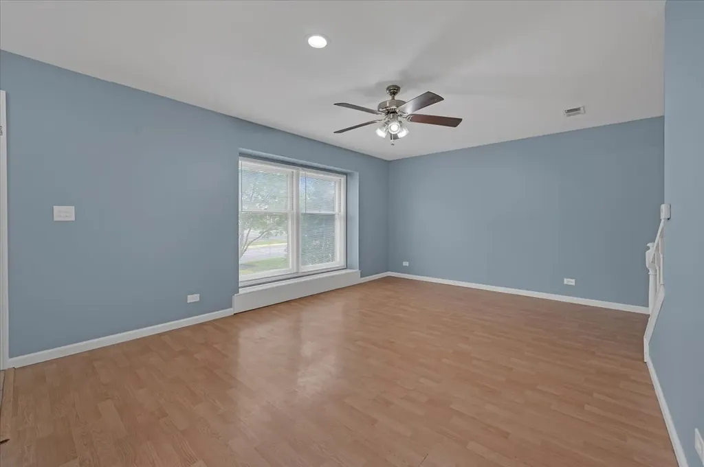 718 Newton Court Schaumburg IL 60193