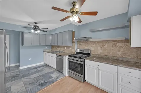 718 Newton Court Schaumburg IL 60193