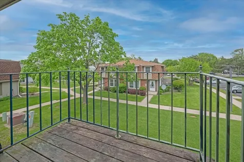 718 Newton Court Schaumburg IL 60193
