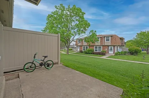 718 Newton Court Schaumburg IL 60193