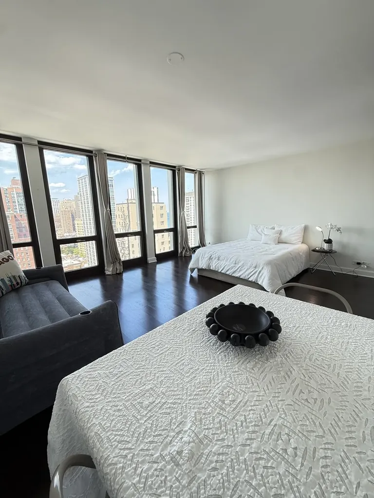 1 East Scott Street Chicago IL 60610