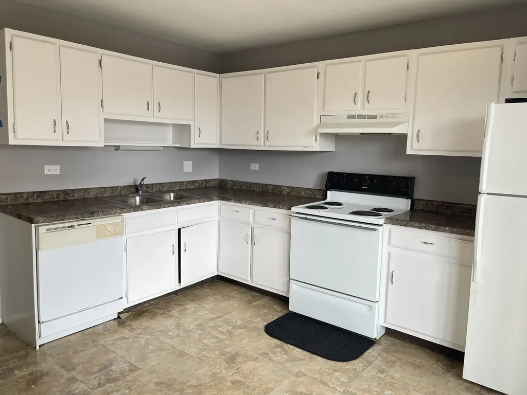 535 Brookside Drive Westmont IL 60559