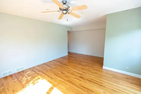 1607 Simpson Street Evanston IL 60201