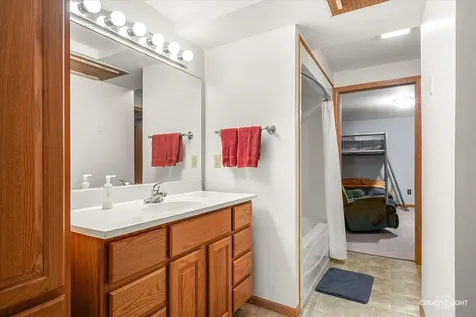 27 Clearwater Point Putnam IL 61560