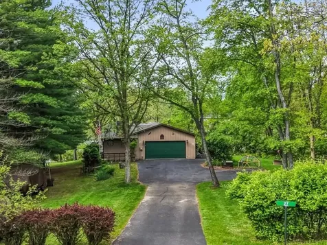 27 Clearwater Point Putnam IL 61560