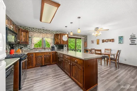 27 Clearwater Point Putnam IL 61560