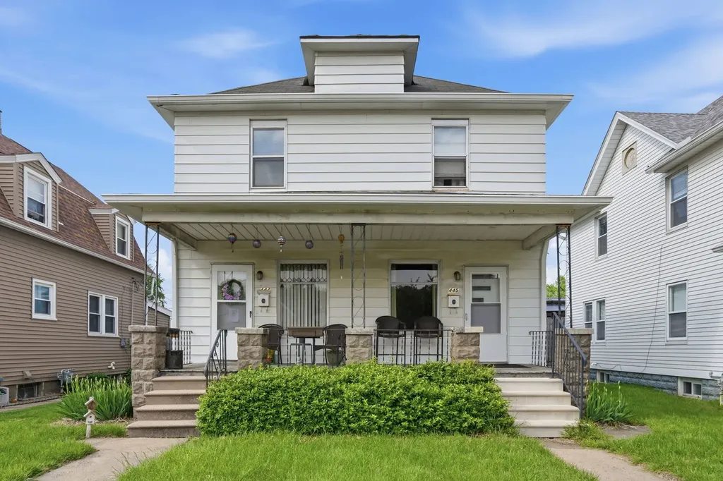 443 16TH Avenue East Moline IL 61244