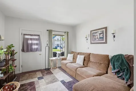 443 16TH Avenue East Moline IL 61244