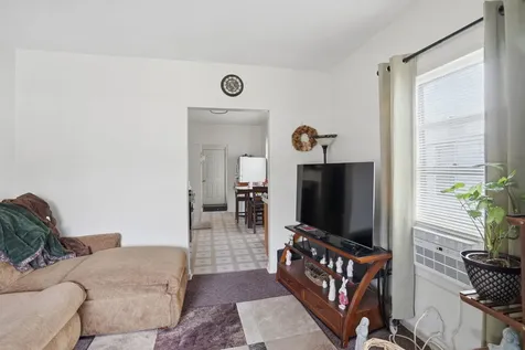 443 16TH Avenue East Moline IL 61244
