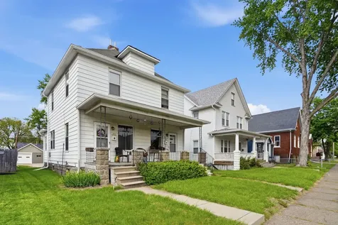 443 16TH Avenue East Moline IL 61244