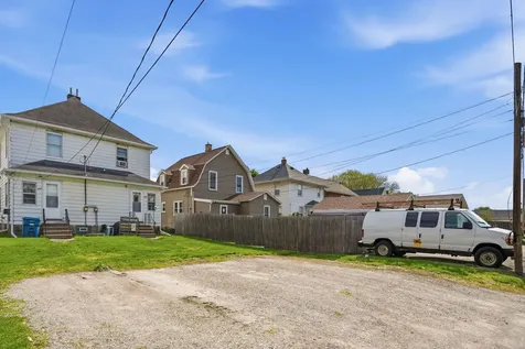 443 16TH Avenue East Moline IL 61244