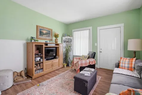 443 16TH Avenue East Moline IL 61244
