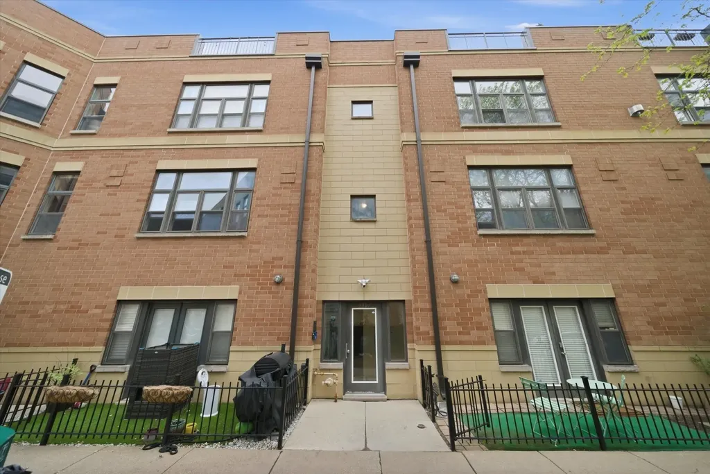 2306 West Bloomingdale Avenue Chicago IL 60647