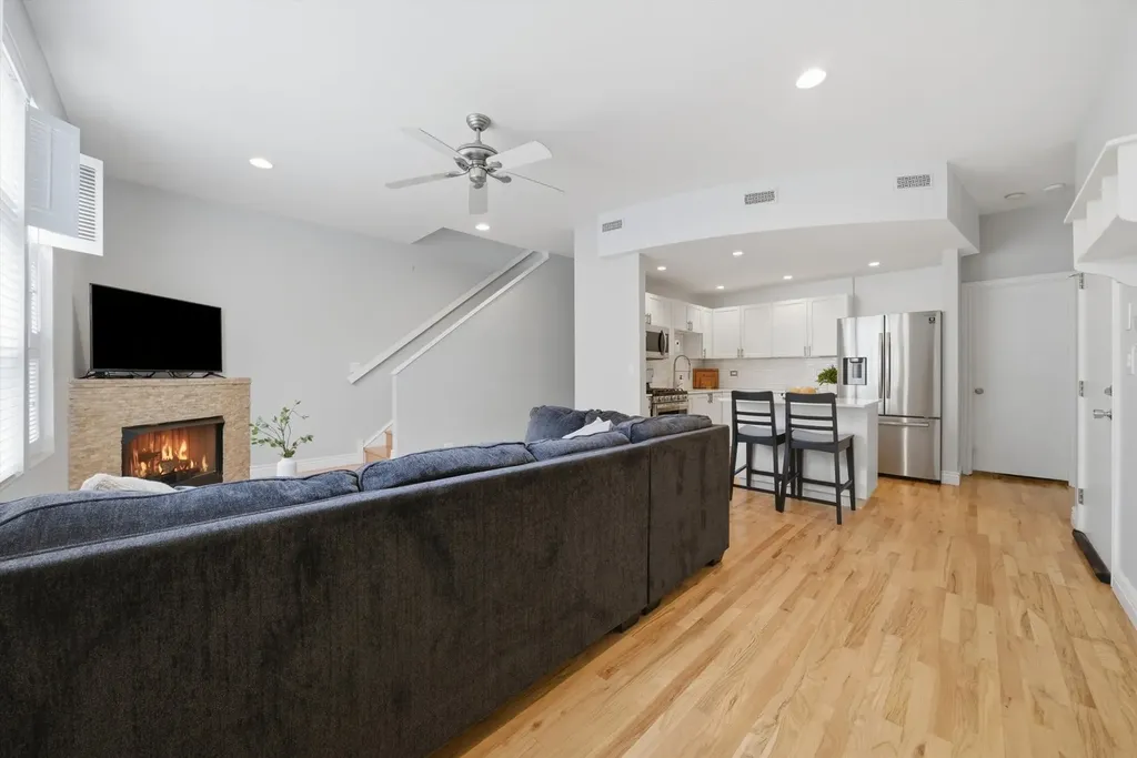 2306 West Bloomingdale Avenue Chicago IL 60647