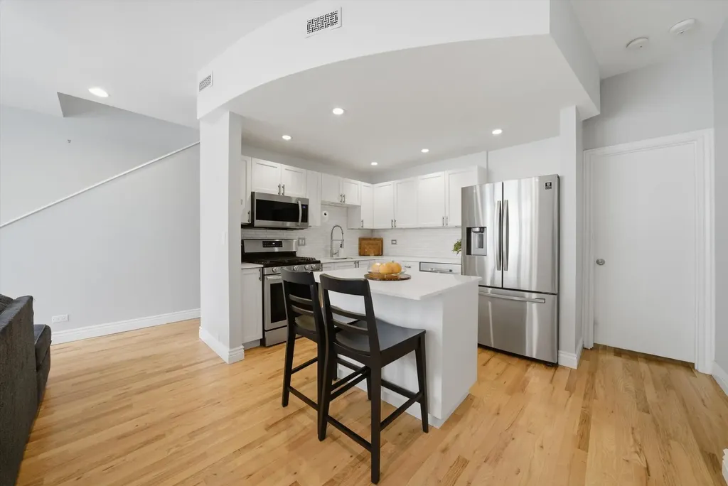 2306 West Bloomingdale Avenue Chicago IL 60647
