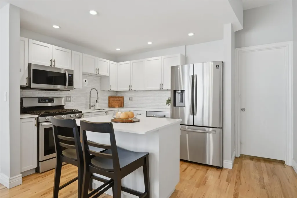 2306 West Bloomingdale Avenue Chicago IL 60647