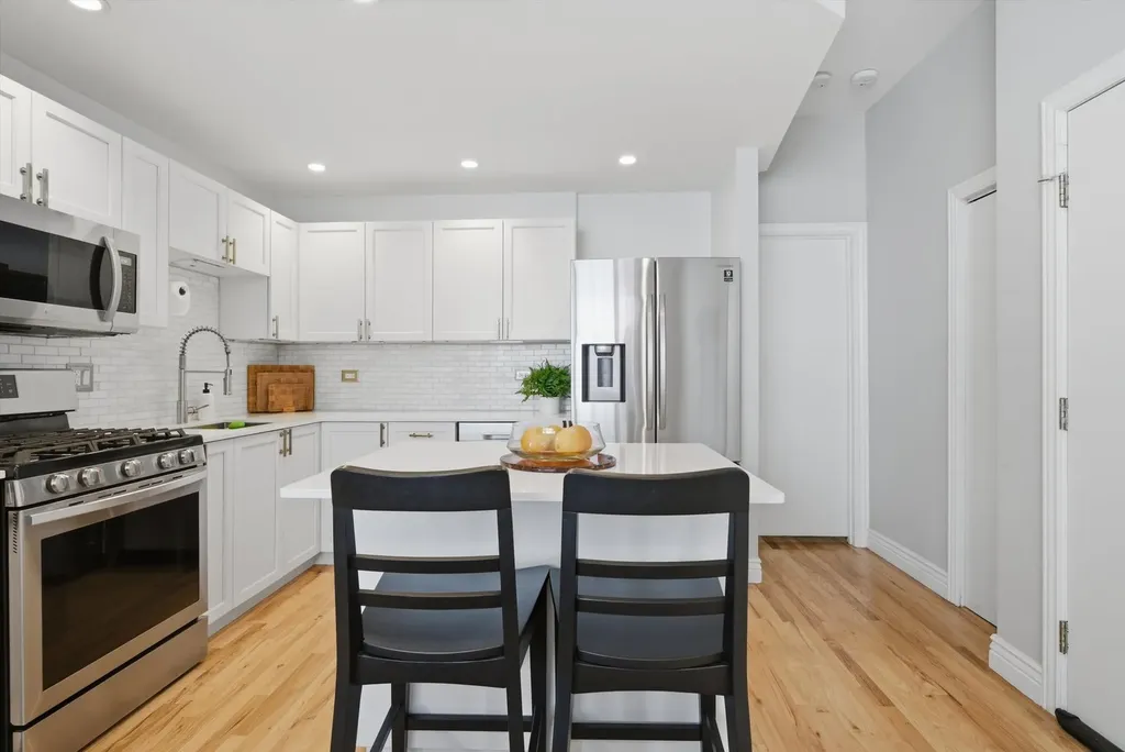 2306 West Bloomingdale Avenue Chicago IL 60647