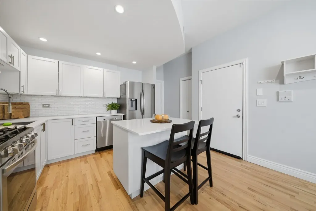 2306 West Bloomingdale Avenue Chicago IL 60647