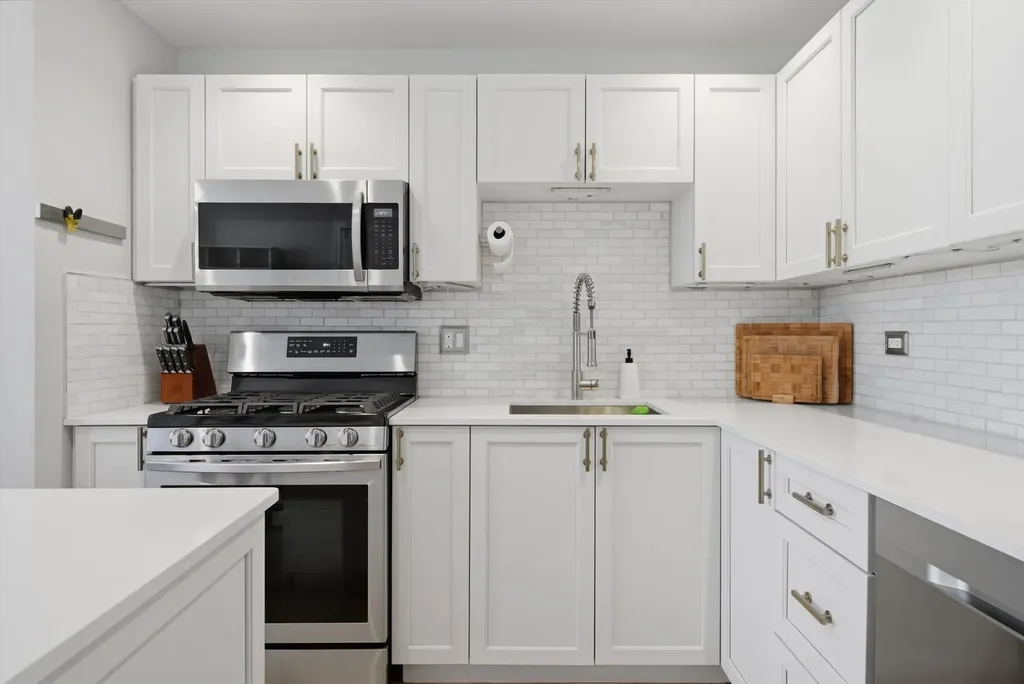2306 West Bloomingdale Avenue Chicago IL 60647