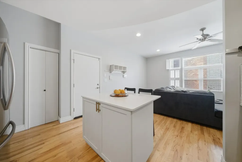 2306 West Bloomingdale Avenue Chicago IL 60647