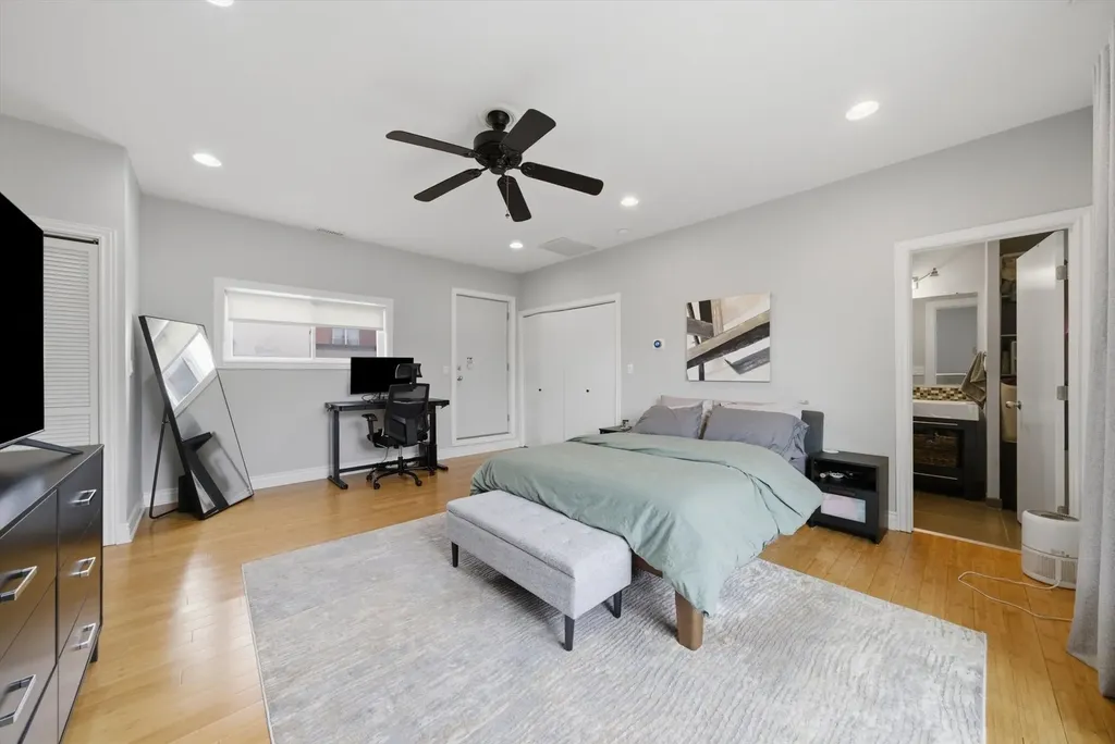 2306 West Bloomingdale Avenue Chicago IL 60647