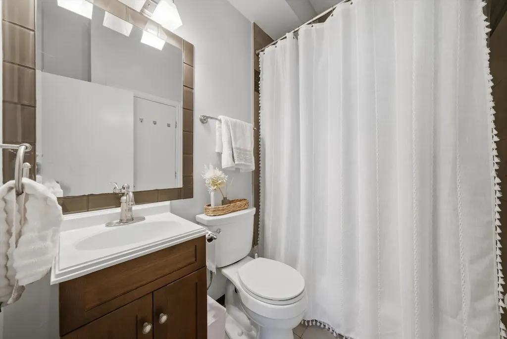 2306 West Bloomingdale Avenue Chicago IL 60647