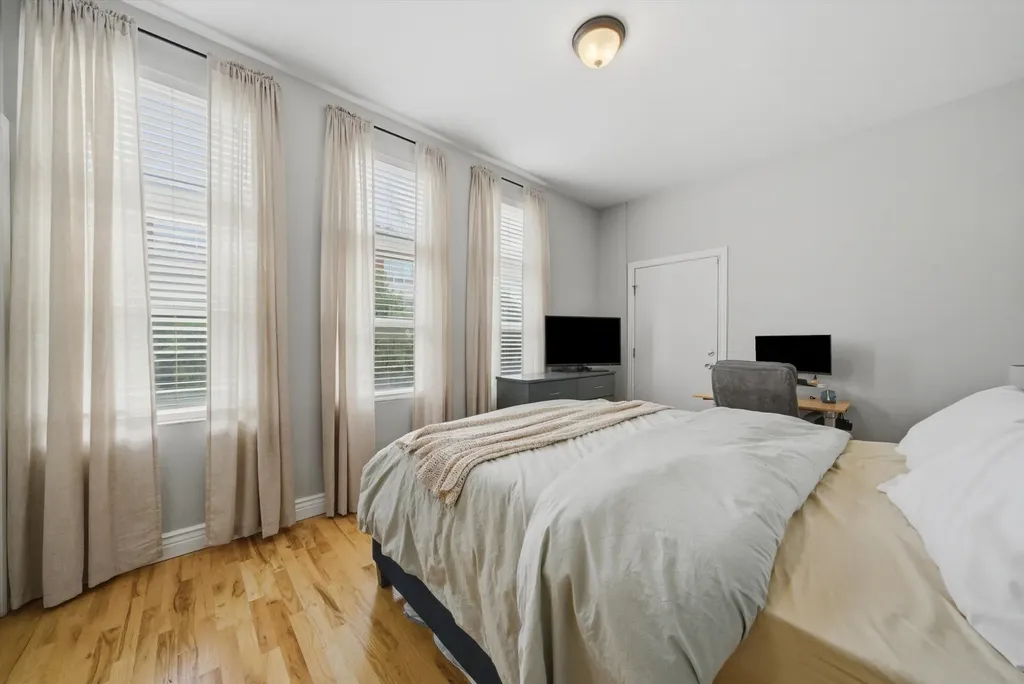2306 West Bloomingdale Avenue Chicago IL 60647